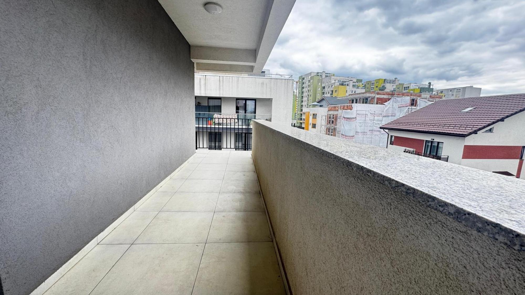דירה Large Coresi Apartment, *