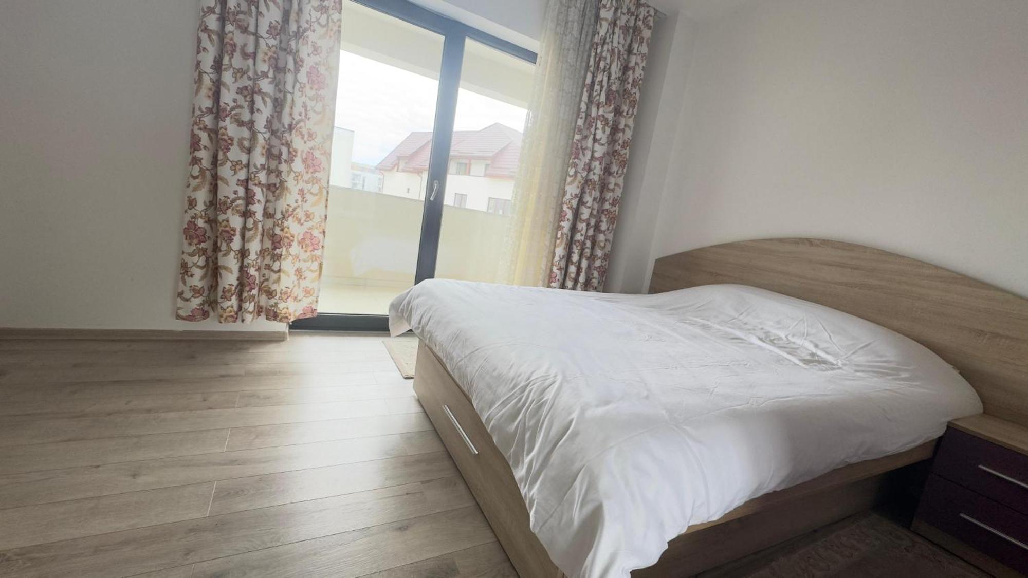 Large Coresi Apartment, בראשוב