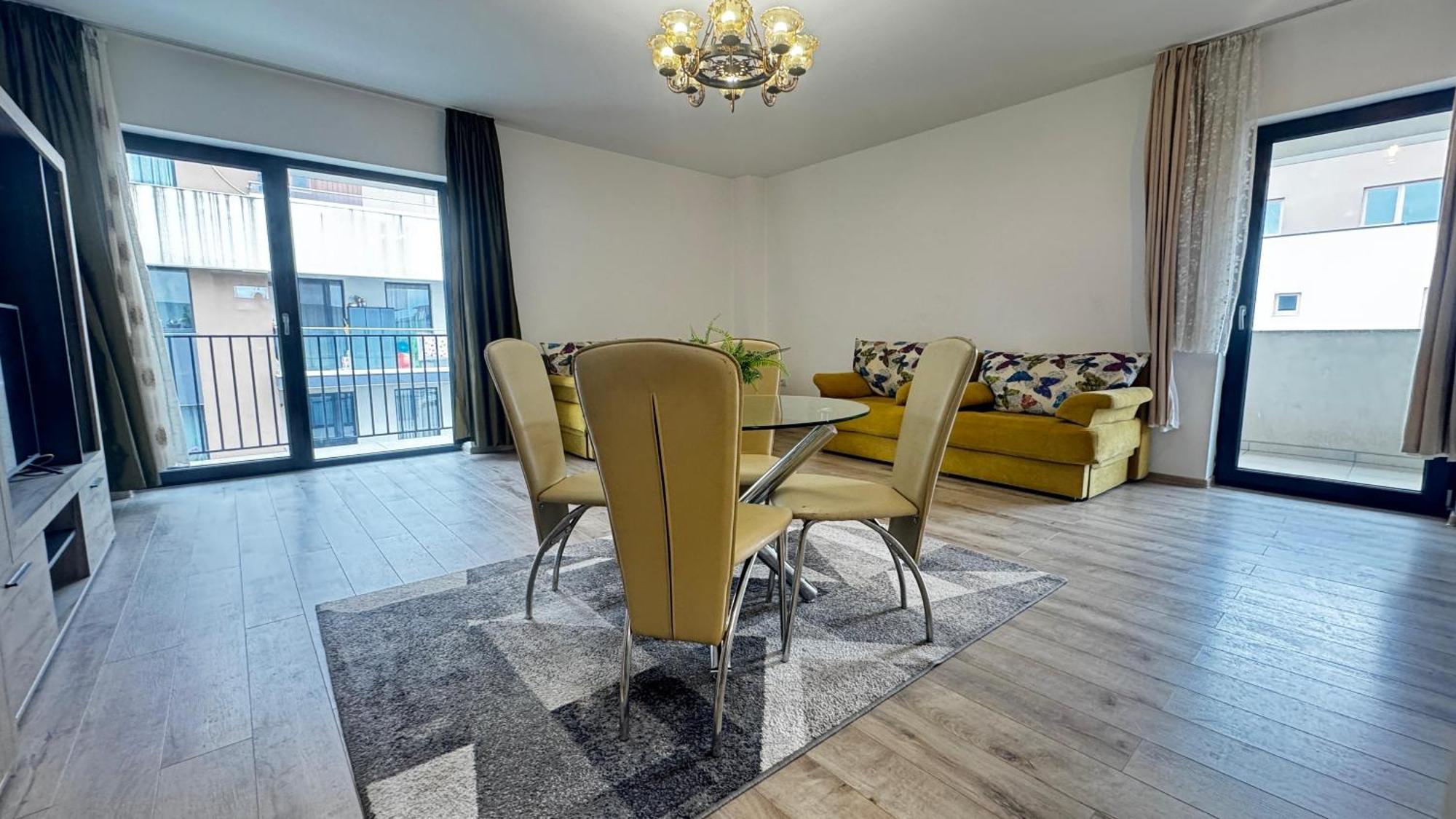 Large Coresi Apartment, בראשוב